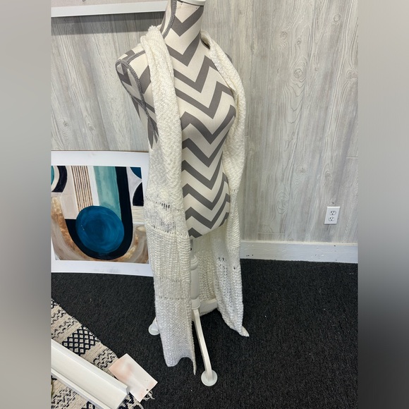 Alya Crochet Vest - Picture 3 of 5